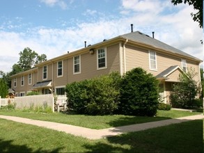 Olde Farm Apartments in East Lansing, MI - Building Photo - Building Photo