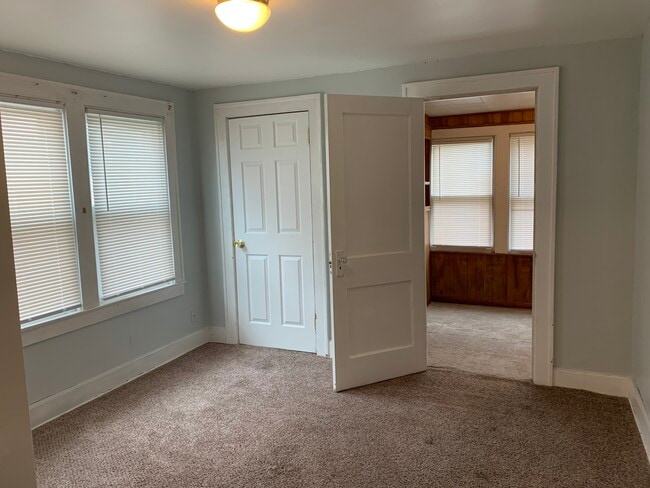 720 Roselawn Ave in Akron, OH - Foto de edificio - Building Photo