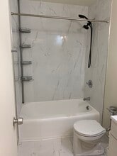 3600 N Lake Shore Dr, Unit 1723 in Chicago, IL - Building Photo - Building Photo