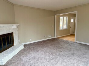 163 Roselawn Ave E in Maplewood, MN - Building Photo - Building Photo