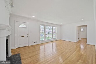10213 Duvawn Pl in Silver Spring, MD - Building Photo - Building Photo