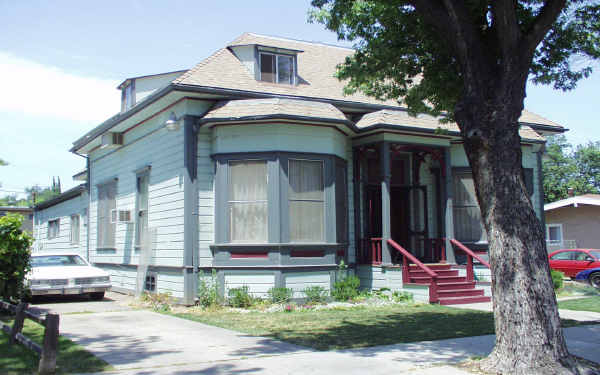 215 Semple St in Modesto, CA - Building Photo