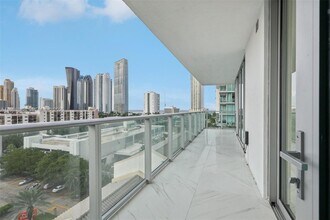 330 Sunny Isles Blvd in Sunny Isles Beach, FL - Building Photo - Building Photo