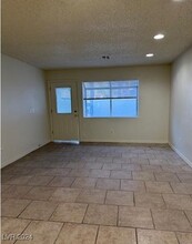 2121 Chertsey Dr-Unit -D in Las Vegas, NV - Building Photo - Building Photo