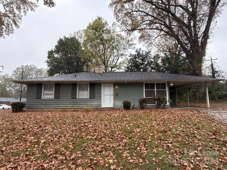 2518 Lasalle St in Charlotte, NC - Foto de edificio