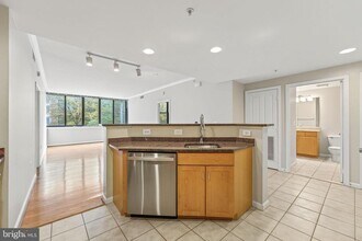 2220 Fairfax Dr in Arlington, VA - Foto de edificio - Building Photo