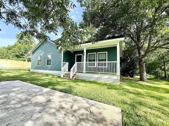 property at 905 Sycamore St