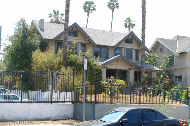 966 Arapahoe St in Los Angeles, CA - Foto de edificio - Building Photo