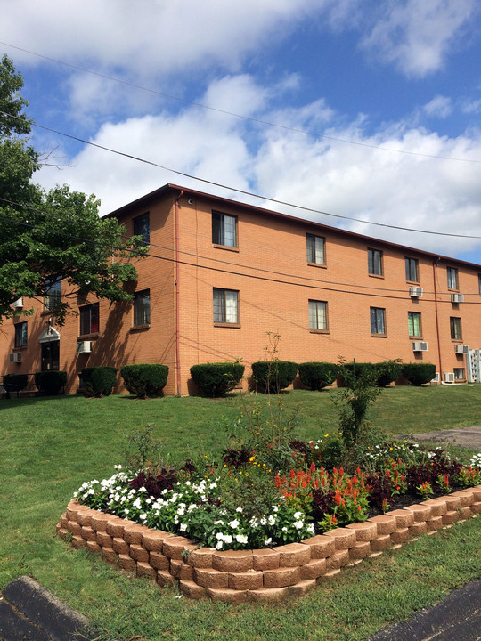 Columbia Park Apartments in Newark, OH - Building Photo