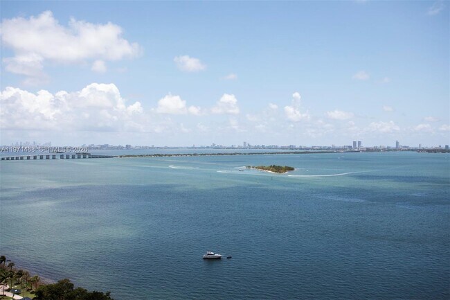 1717 N Bayshore Dr, Unit A-2740 in Miami, FL - Building Photo - Building Photo