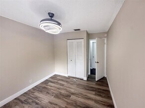 5922 NW 21st St in Lauderhill, FL - Building Photo - Building Photo