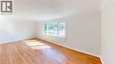 524 Krug St in Kitchener, ON - Building Photo - Building Photo