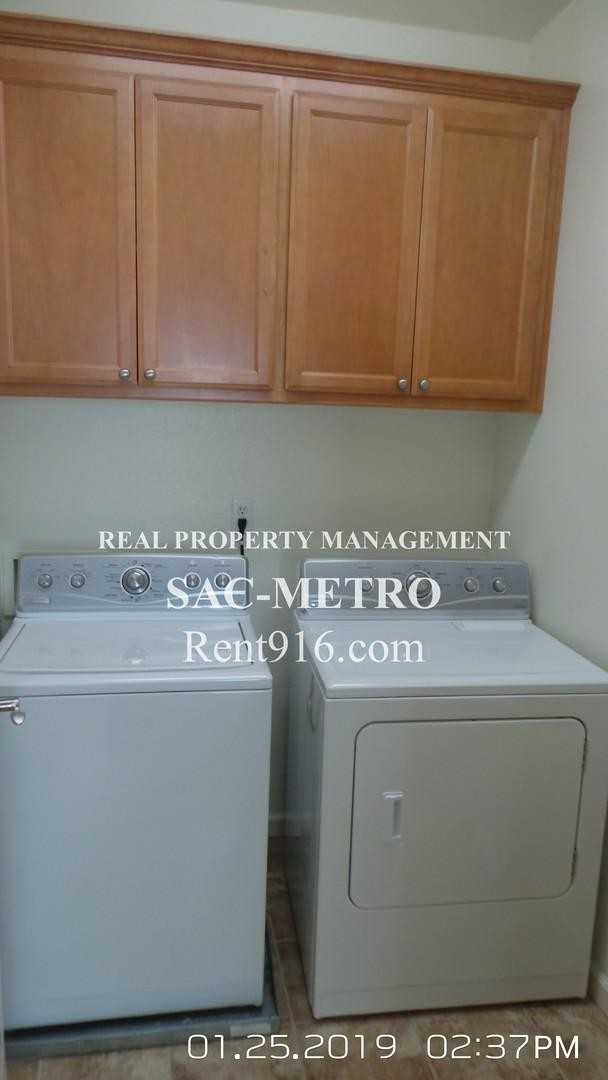 5301 E Commerce Way in Sacramento, CA - Building Photo - Building Photo