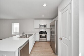 9010 Estes Lks Dr in Baytown, TX - Building Photo - Building Photo