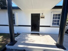 16340 NW 17th Ct in Opa Locka, FL - Building Photo