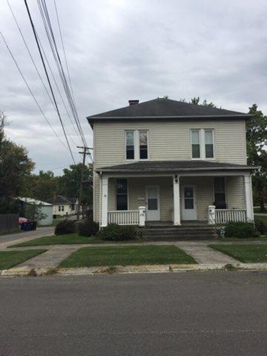 256-258 W Sugartree St in Wilmington, OH - Foto de edificio