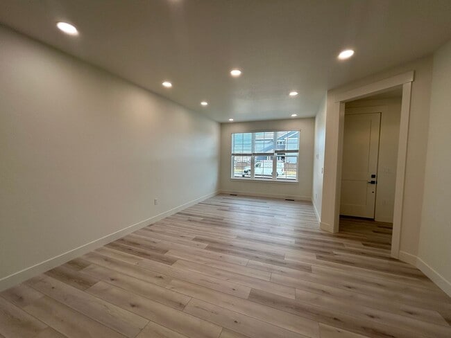 5061 Avon Ave in Loveland, CO - Building Photo - Building Photo