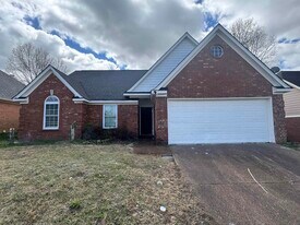 5457 Sundale Way S in Memphis, TN - Building Photo