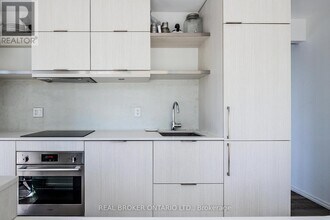 197 Yonge St in Toronto, ON - Building Photo - Building Photo