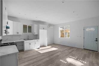 20536 Enadia Way in Los Angeles, CA - Building Photo - Building Photo