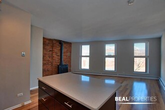 2220 N Clark St in Chicago, IL - Building Photo - Building Photo