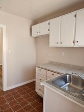 527 1/2 W 19th St in San Pedro, CA - Foto de edificio - Building Photo