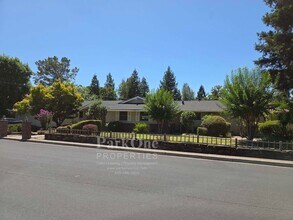 2994 Roundhill Rd in Alamo, CA - Building Photo - Building Photo