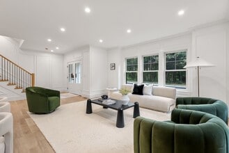 311 Dedham Ave in Needham, MA - Foto de edificio - Building Photo