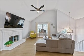 2437 Pondside Pl NE in Marietta, GA - Foto de edificio - Building Photo