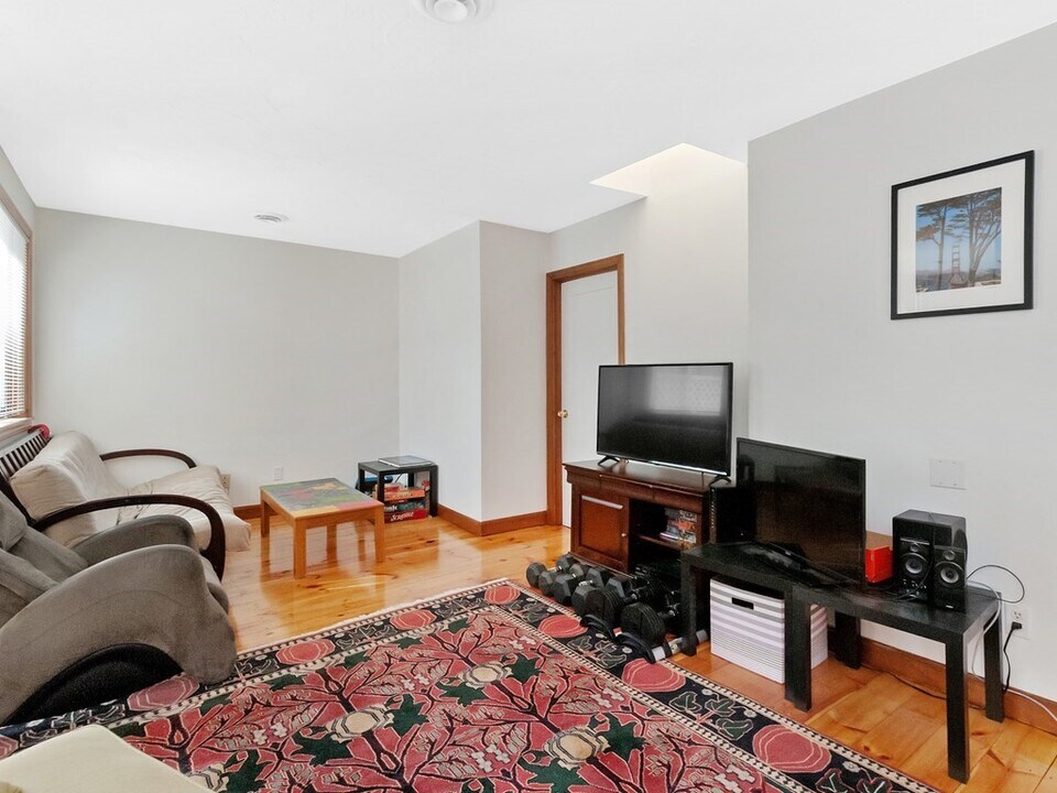 32 Prospect St in Boston, MA - Building Photo