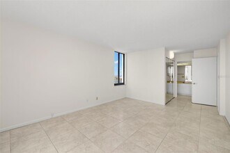 9425 Blind Pass Rd, Unit 1008 in St Pete Beach, FL - Building Photo - Building Photo