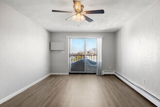 22 Irving St in Everett, MA - Foto de edificio - Building Photo