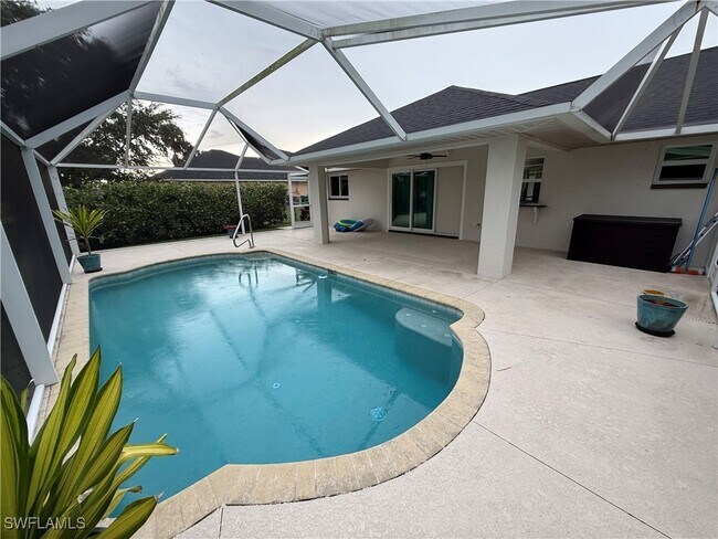 631 SW 12th St in Cape Coral, FL - Foto de edificio - Building Photo