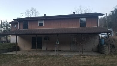 1749 Stinking Creek Rd in Lafollette, TN - Building Photo - Building Photo