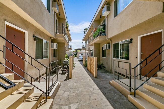 320 E Del Mar Blvd in Pasadena, CA - Foto de edificio - Building Photo