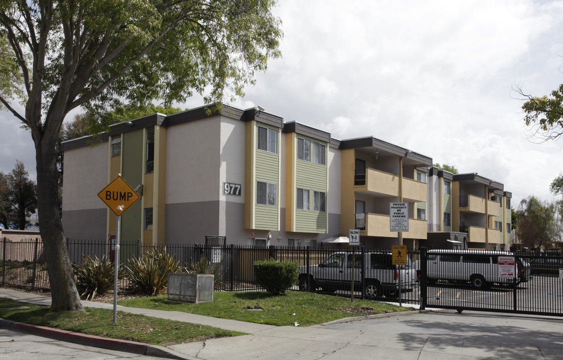 Tennyson Gardens in Hayward, CA - Building Photo