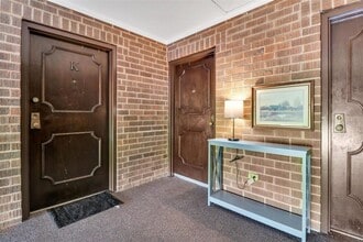 108 E Bailey Rd, Unit M in Naperville, IL - Foto de edificio - Building Photo