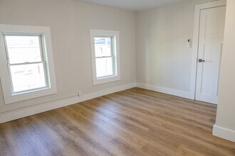 69 Mechanic St in Pawcatuck, CT - Foto de edificio - Building Photo