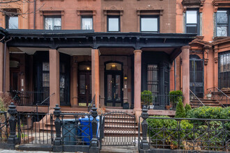 473 Clinton Ave in Brooklyn, NY - Foto de edificio - Building Photo