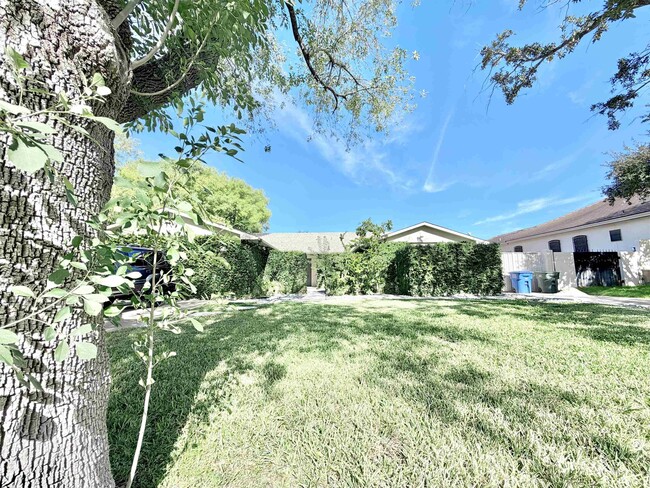 205 McPherson Dr in Laredo, TX - Building Photo - Building Photo