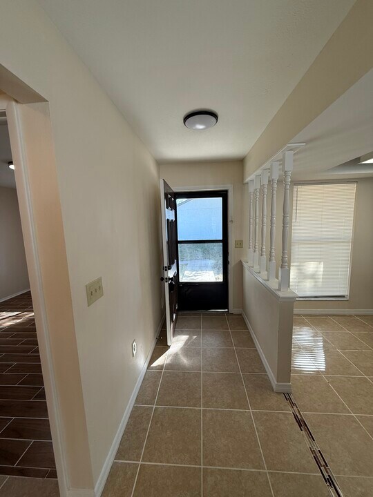 2120 Corbin Pl in Palm Harbor, FL - Building Photo