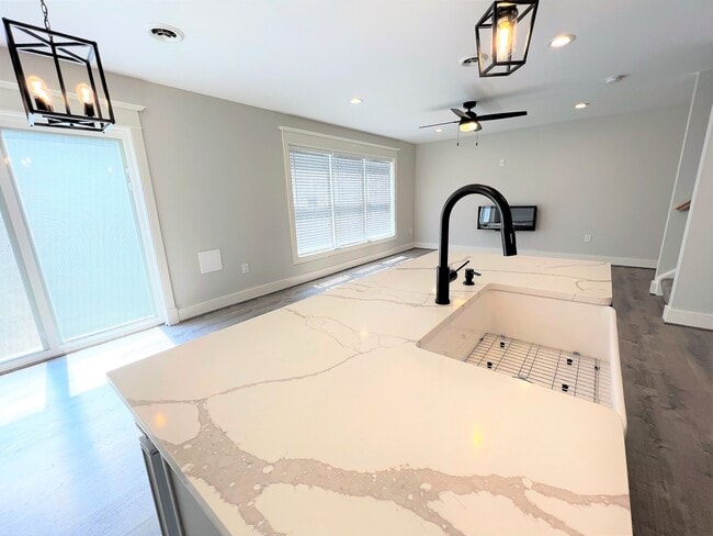 10975 Main St in Clarence, NY - Foto de edificio - Building Photo