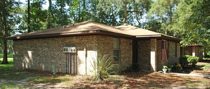 Hammock Oaks Apartments in Newberry, FL - Building Photo - Building Photo