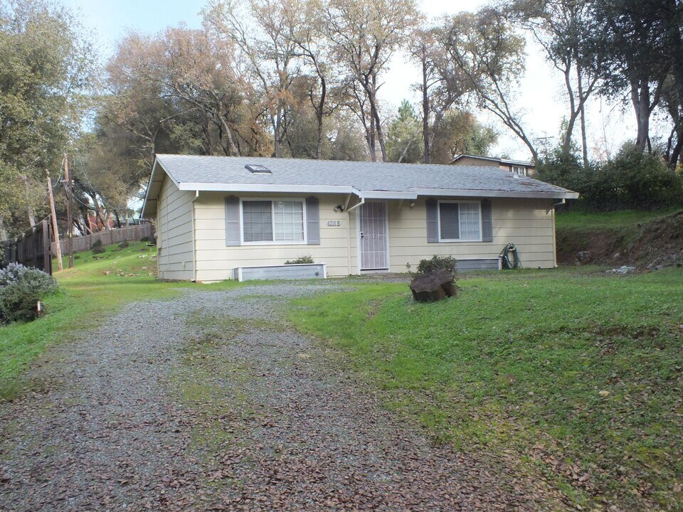 4211 Fox Hollow Ln in Rescue, CA - Building Photo