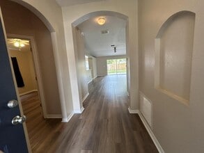 30534 Tremont Dr in Zephyrhills, FL - Building Photo - Building Photo