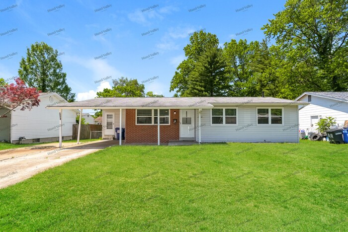 1140 Lees Ln in Florissant, MO - Building Photo