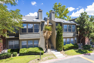 Oak Tree Park in Albuquerque, NM - Foto de edificio - Building Photo