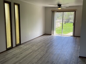 2008 MacArthur Rd in Waukesha, WI - Building Photo - Building Photo