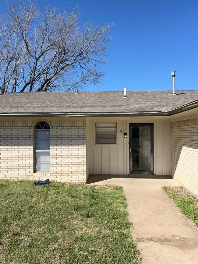 119 SE Surrey Ln in Lawton, OK - Building Photo - Building Photo