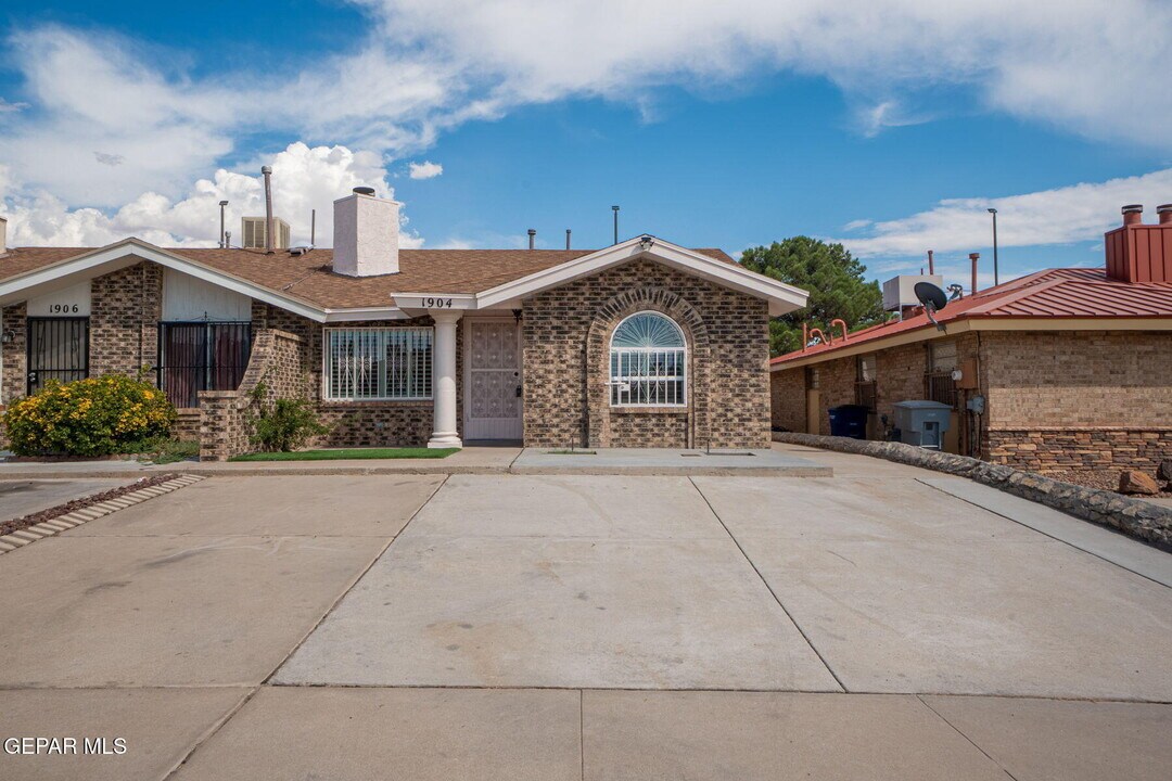 1904 Estrada Dr in El Paso, TX - Foto de edificio